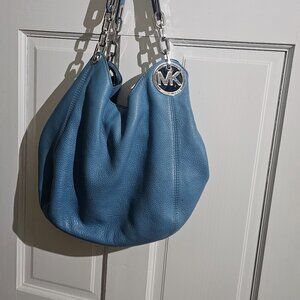 Michael Kors Blue Leather Purse – Stylish & Chic!
